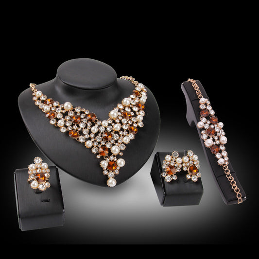 Conjunto Nupcial de Cuatro Piezas con Joyería Exagerada