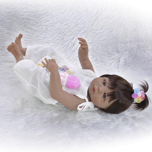 Muñeca de Silicona Realista Piel Oscura para Niños - Image 10