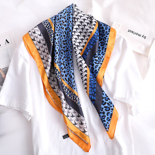Pañuelo de Seda Estampado Leopardo con Protección Solar para Mujer - Image 5