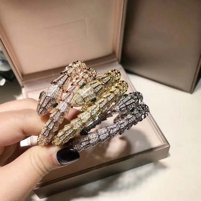 Conjunto de Pulsera y Anillo con Diamantes Micro Incrustados en Oro Laminado - Image 16