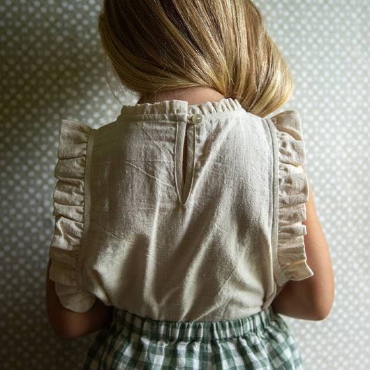 Camiseta Infantil de Algodón y Lino con Detalles de Madera - Image 2