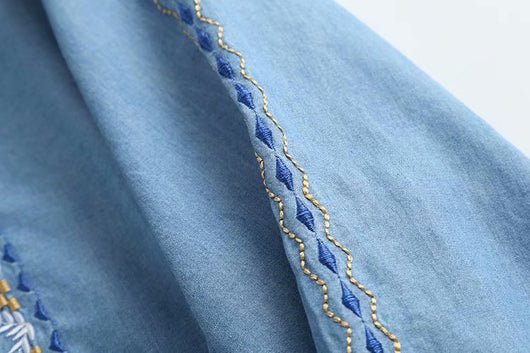 Camisa Denim Tencel con Escote V y Bordados para Primavera - Image 11