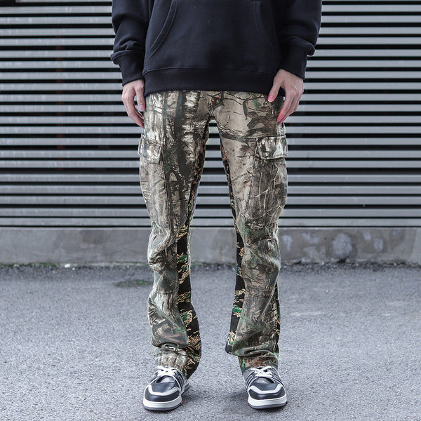 Overol Flare Hombre con Estampado Camuflaje y Costuras Decorativas