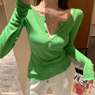 Camiseta Cuello V Slim Fit Colores Sólidos - Básico Versátil