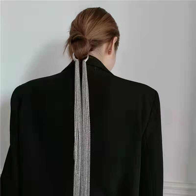 Cadena Larga Plateada con Agujeros - Accesorio de Cabello Elegante