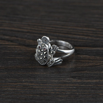 Anillo de Plata Thai Vintage con Diseño de Cigarra y Rana Dorada - Image 6
