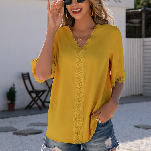 Blusa V-Escote Minimalista con Detalles de Encaje - Image 8