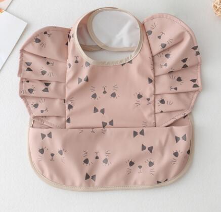 Babero Impermeable con Bolsillo Alas de Ángel para Bebé - Image 18
