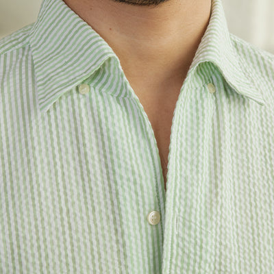 Camisa de Rayas Seersucker para Hombre - Estilo Fresco y Moderno - Image 4