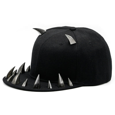 Gorra Hip Hop Punk con Visera Plana y Cuernos Metálicos - Image 10