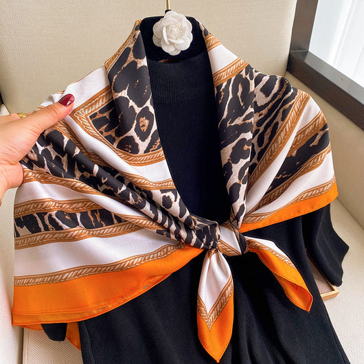 Pañuelo de Seda Estampado Leopardo - Accesorio Versátil para Cualquier Ocasión - Image 3