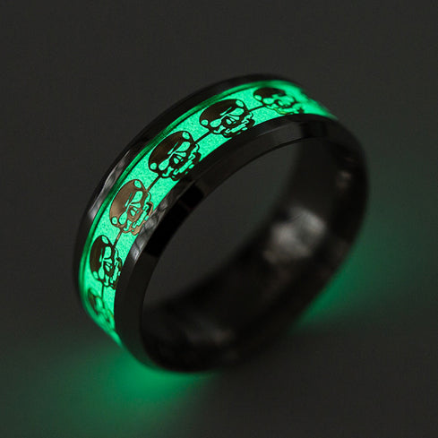 Anillo de Calavera Luminosa en Titanio - Joya Punk Clásica y Audaz