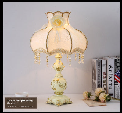 Lámpara de Mesa Romántica Estilo Europeo con Luz Cálida para Dormitorio - Image 12