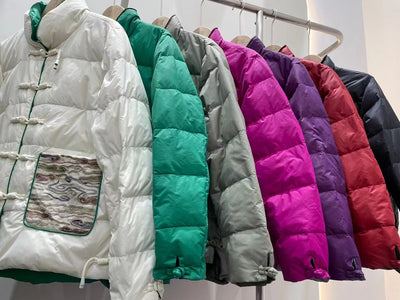 Chaqueta Acolchada Corta para Mujer con Bordado - Image 12