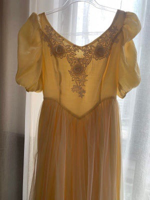 Vestido de Satén Elegante con Falda Princesa y Detalles de Malla - Image 10