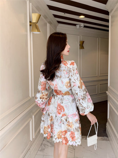 Vestido Floral Hueco con Cuello Parado - Image 7