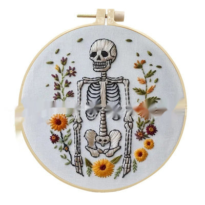 Bordado Artesanal Calavera con Patrón de Murciélago - Image 4
