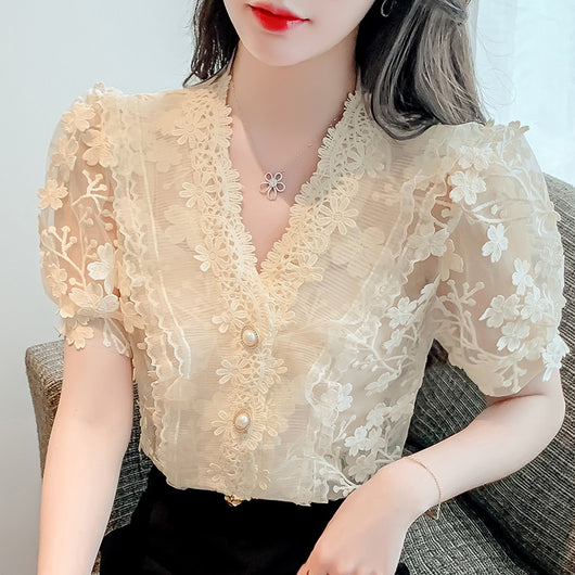 Blusa de Encaje con Flores 3D y Cuello V - Image 3