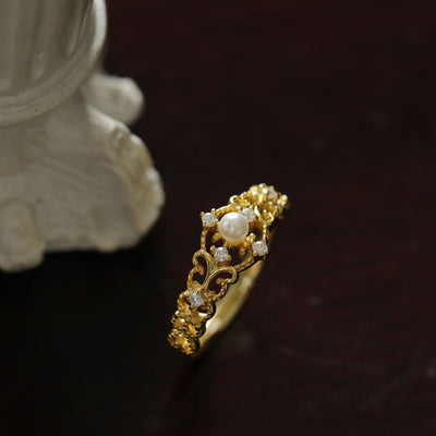 Anillo Hueco Dorado Vintage para Mujer - Image 7