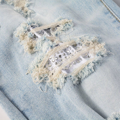 Jeans Ajustados para Hombre con Parches Diamante Claro y Detalles Perforados - Image 13
