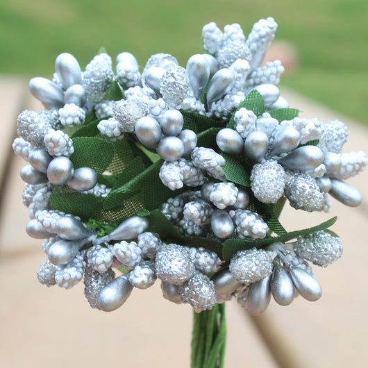Caja de Caramelos Corazón con Accesorios Florales y Perlas de Vidrio - Image 9