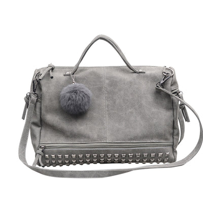 Bolso de Hombro en Cuero Nobuck con Remaches - Image 9