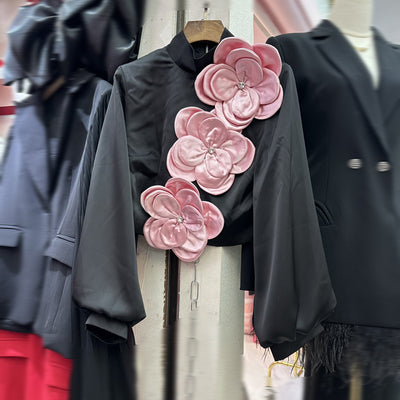 Blusa Acolchada con Flores - Diseño Ajustado y Hombros Reforzados - Image 3