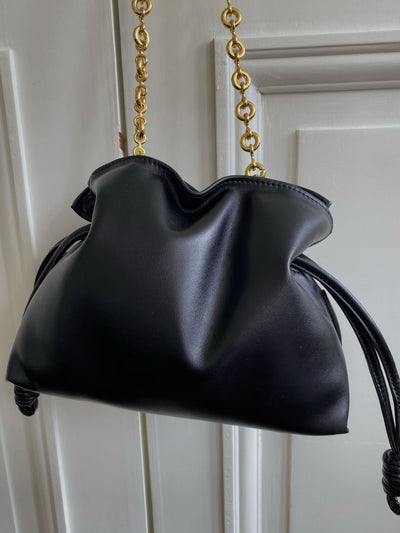 Bolso Bandolera de Cuero Vacuno Tipo Bucket para Mujer - Image 9