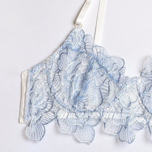 Conjunto de Lencería Transparente de Tres Piezas con Encaje Floral - Image 35