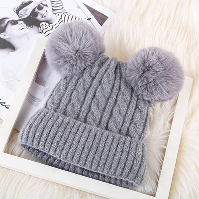 Gorro Cálido para Mujer con Doble Pelota de Piel y Personalización - Image 17