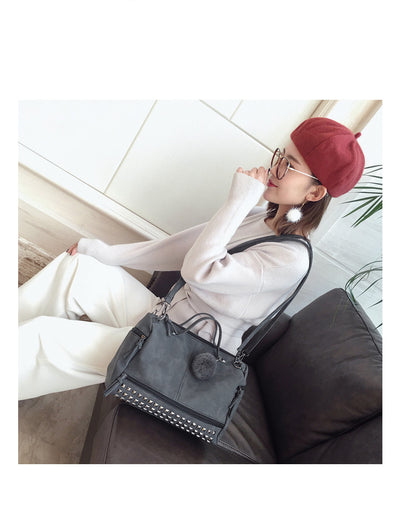 Bolso de Hombro en Cuero Nobuck con Remaches - Image 5