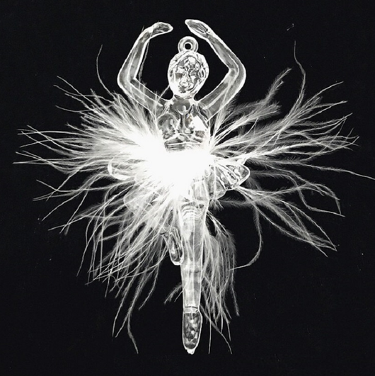 Adorno Navideño Bailarina de Ballet en Acrílico - Image 6