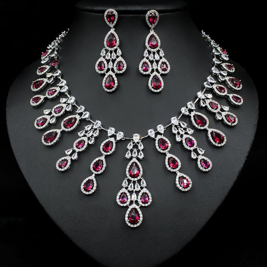 Conjunto de Collar y Aretes de Circón con Efecto Gota de Agua Iridiscente