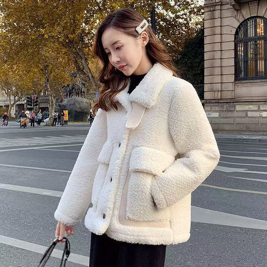 Chaqueta Versátil de Borrego y Piel para Mujer - Image 4
