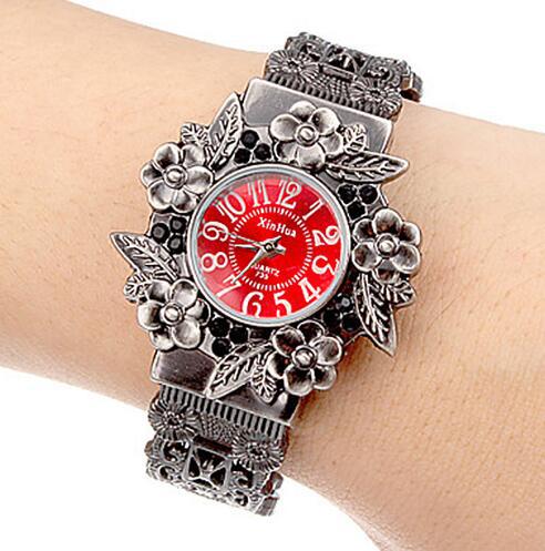 Reloj de Cuarzo con Flores en Relieve - Image 29