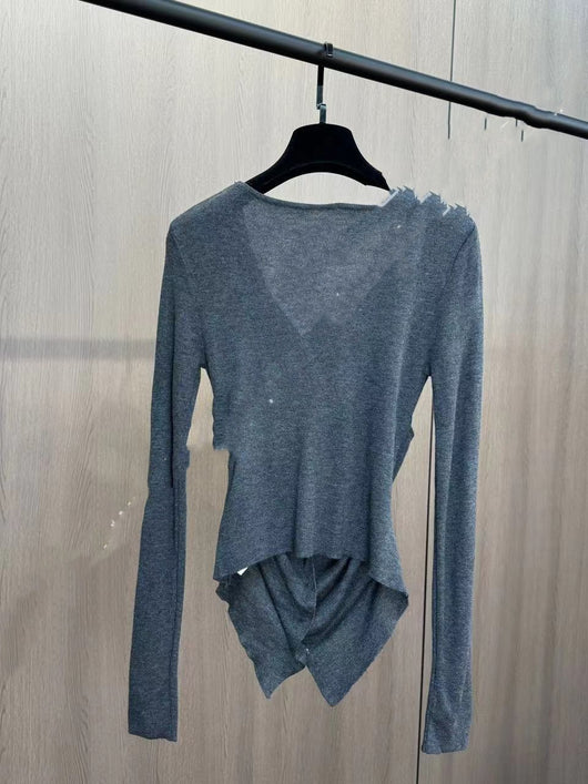 Cardigan de Lana Ajustado con Hebilla de Diamantes y Pliegues Elegantes - Image 9