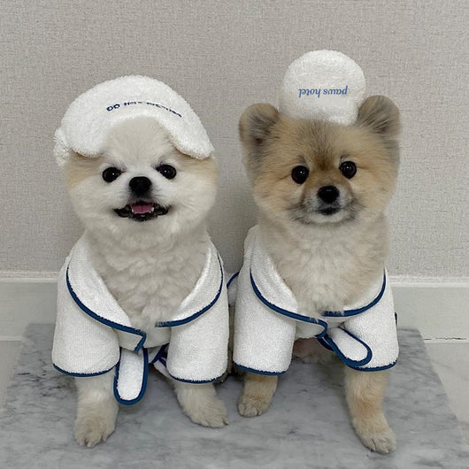 Bata de Baño para Mascotas con Diseño Hotel Chic - Pijama Fotográfico - Image 10