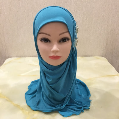 Turbante Infantil con Dos Flores y Velo Delicado - Image 14