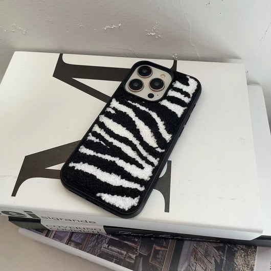 Funda iPhone Floral Invierno Coreana Bordada de Felpa Suave - Image 20