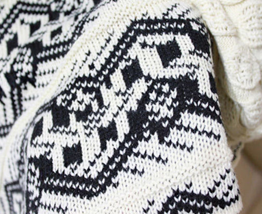 Cardigan Chal de Punto con Patrón Geométrico Irregular y Cadena Decorativa - Image 12