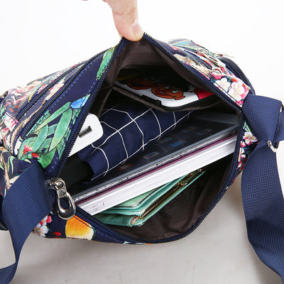 Bolsa Impresa para Mujer con Diseño de Paisaje y Flores Trendy - Image 3