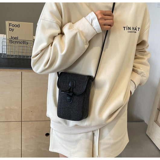 Bolsa Mensajera de Mezclilla Vertical con Botón de Cuerno para Celular Mujer - Image 18