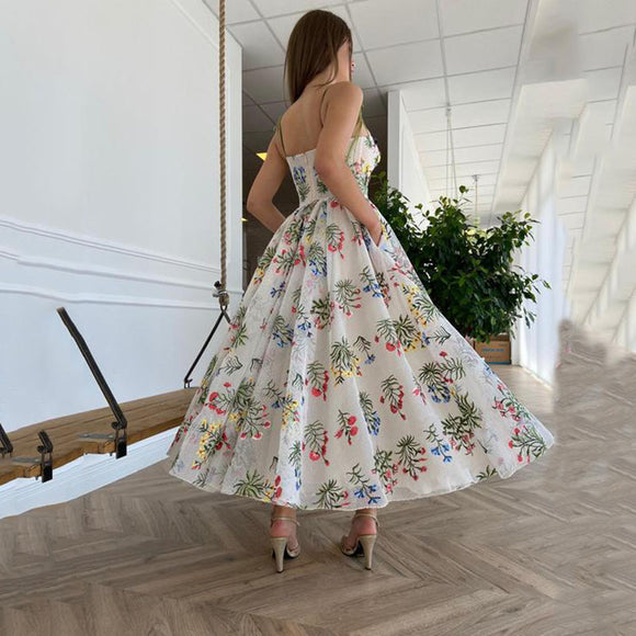 Vestido Estampado con Tirantes Cruzados y Falda Suspender
