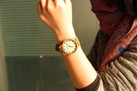 Reloj de Madera con Correa de Lona - Image 5