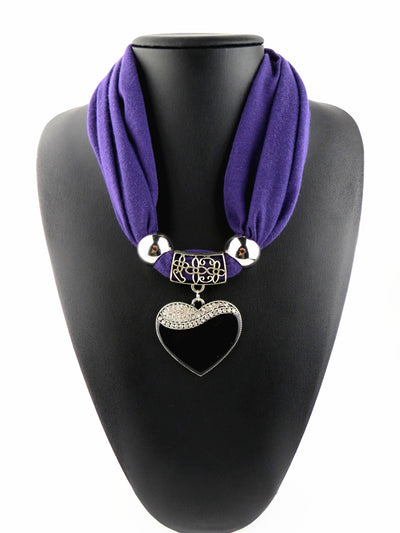 Pañuelo Elegante con Dije de Corazón para Mujer - Image 9
