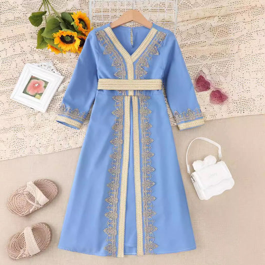 Vestido Infantil de Encaje con Cuello en V - Colección Dubai - Image 6