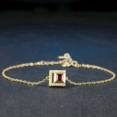 Pulsera de Plata Esterlina con Granate Natural y Detalles Dorados