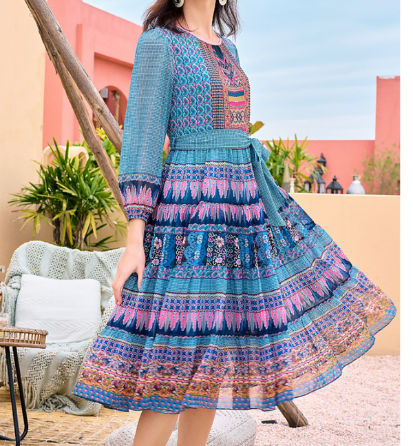 Vestido de Fiesta con Cintura Marcada y Estampado Navideño