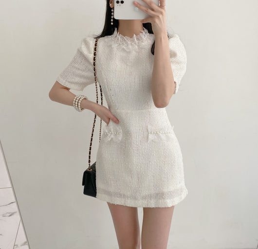 Vestido con Mangas Abullonadas, Encaje Perlado y Detalles de Madera - Image 7
