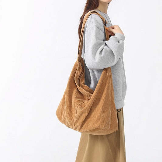 Bolsa Bandolera de Pana Espaciosa Minimalista y Casual
